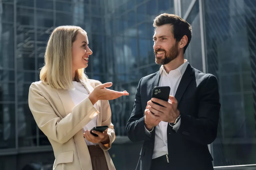 elegant-man-woman-discusiing-something