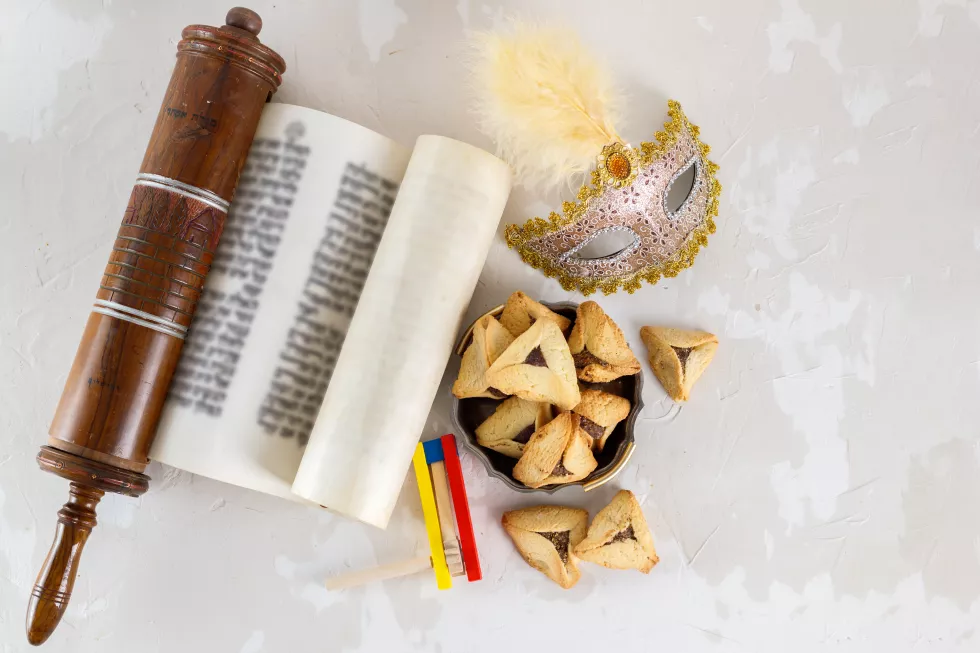 scroll-esther-purim-festival-objects