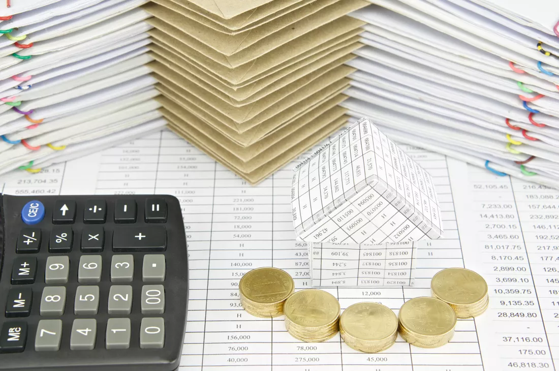 close-up-calculator-coins-documents(1)