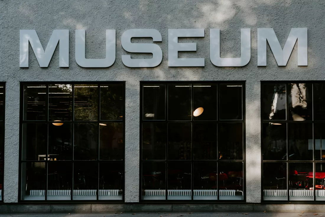 claudio-schwarz-It_zXLtKbM0-unsplash