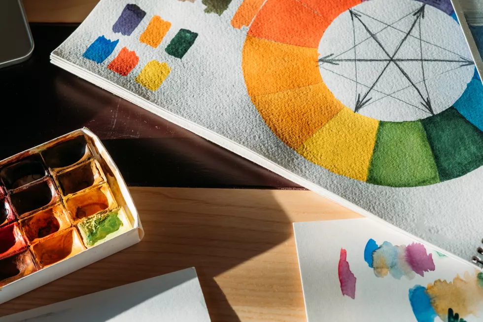 art-supplies-workplace-artist-tools-watercolor-paint-set-color-wheel-desk