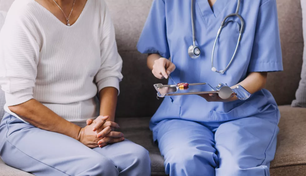 homecare-nursing-service-elderly-people-cardiology-healthcare-close-up-young-hispanic-female-doctor-nurse-check-mature-caucasian-man-patient-heartbeat-using-stethoscope-visit (5)