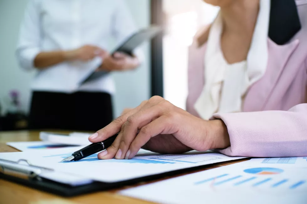 business-people-meeting-design-ideas-professional-investor-working-new-start-up-project