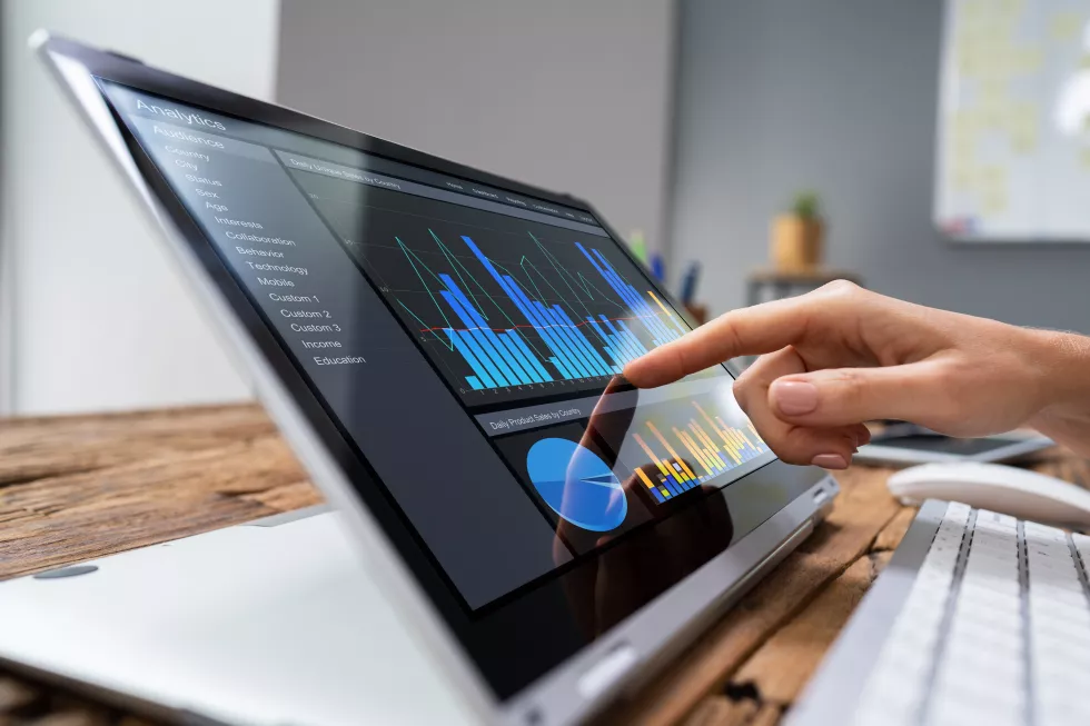 businesswoman-analyzing-graph-laptop