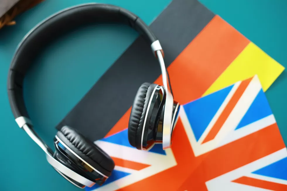 headphones-flag-study-foreign-subjects-audiobooks-foreign-language-language-classes-listening