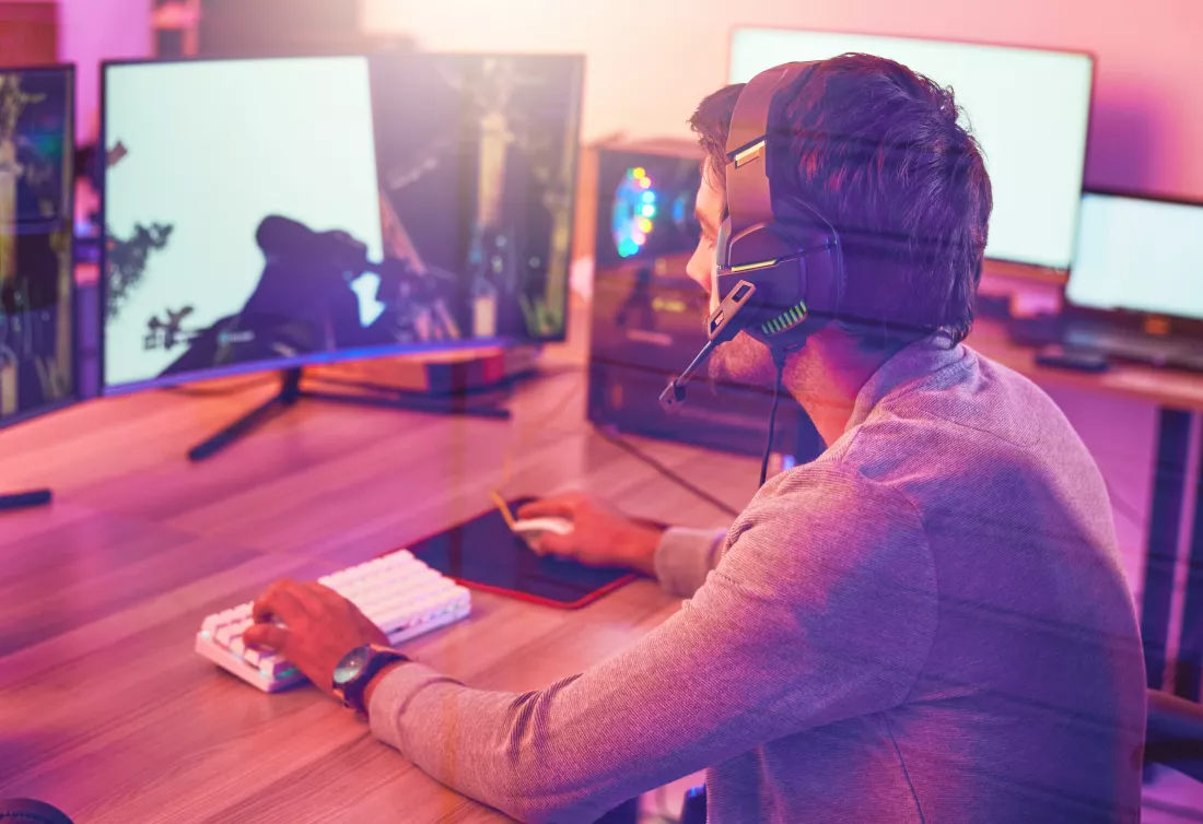 computer-gaming-man-headphones-esports-online-games-virtual-competition-dark-room-gamer-guy-digital-player-live-streaming-headset-neon-lighting-technology-rpg-streamer