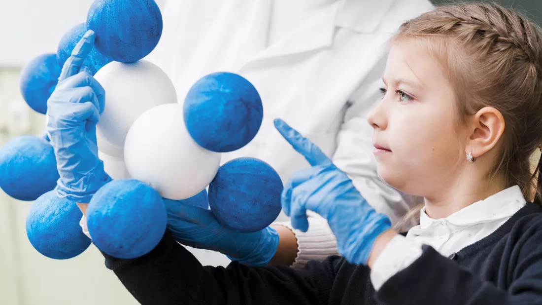 close-up-girl-with-gloves-learning-chemistry