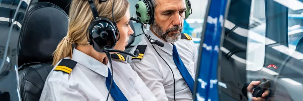 Lotnictwo-Private-Pilot-License-test-instruktor-i-pilotka-w-kokpicie
