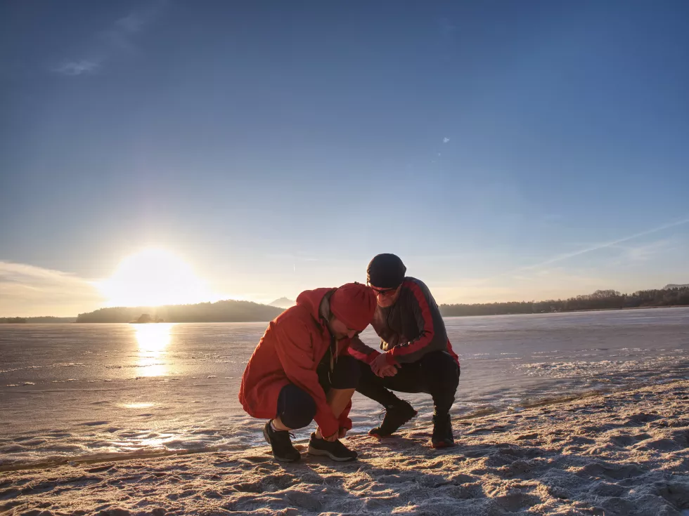 woman-man-stretching-winter-before-run-two-sports-people-working-out-lake-winter