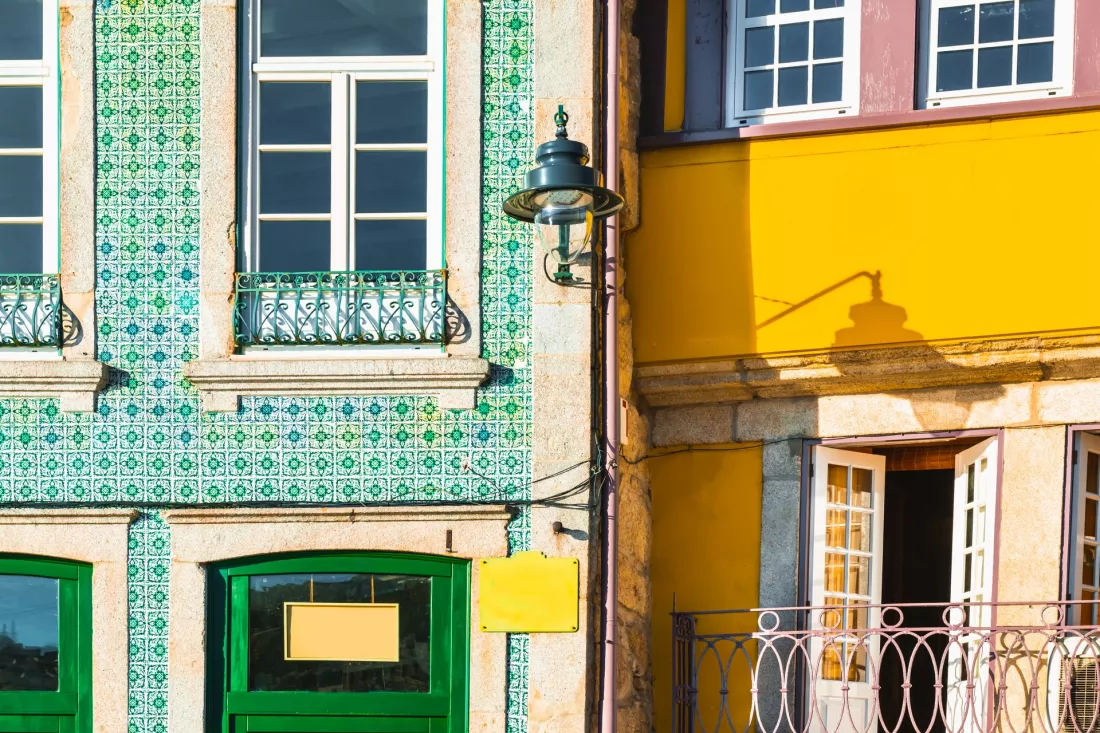 porto-kamienice-z-kafelkami-azulejos