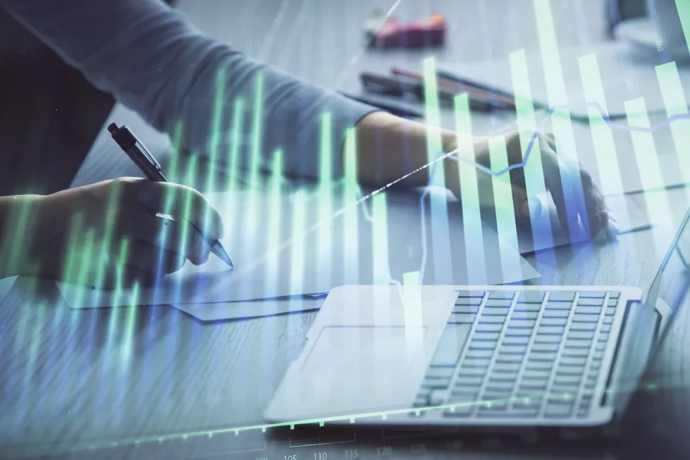 double-exposure-businesswoman-hands-typing-computer-forex-chart-hologram-drawing-financial-analysis-concept