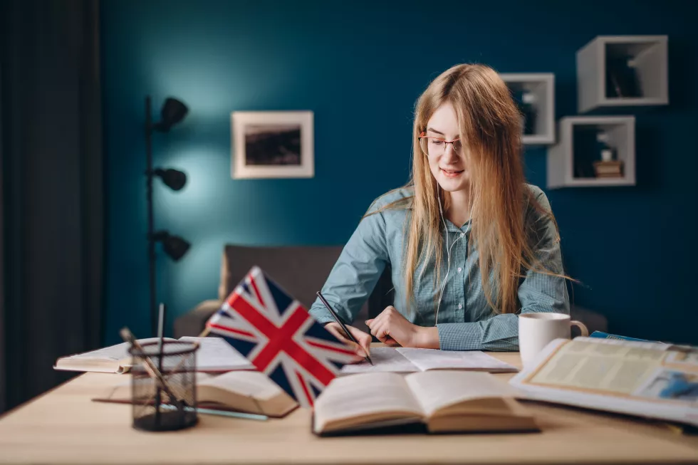 young-ginger-girl-glasses-listening-text