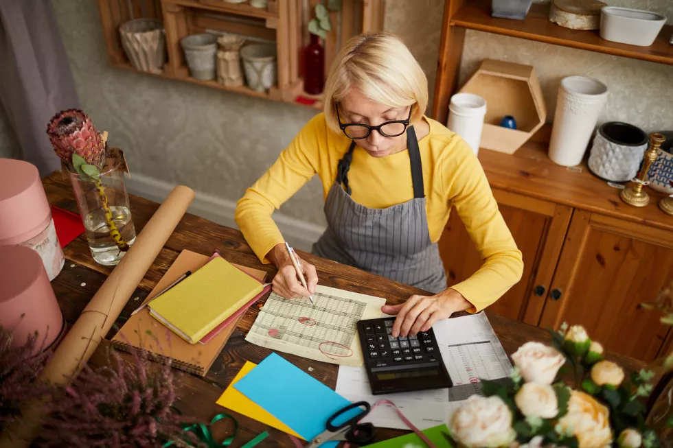 mature-woman-accounting