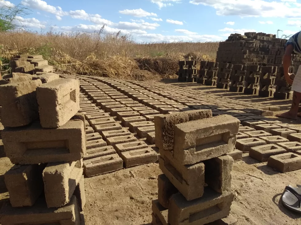 view-old-ruins-against-sky
