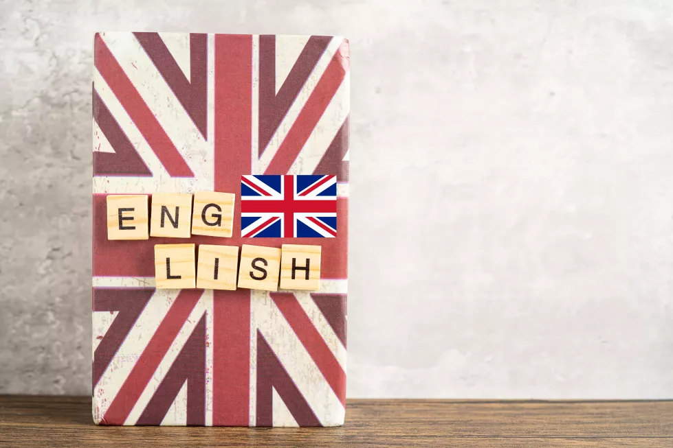word-english-book-with-united-kingdom-flag-learning-english-language-courses-concept-2