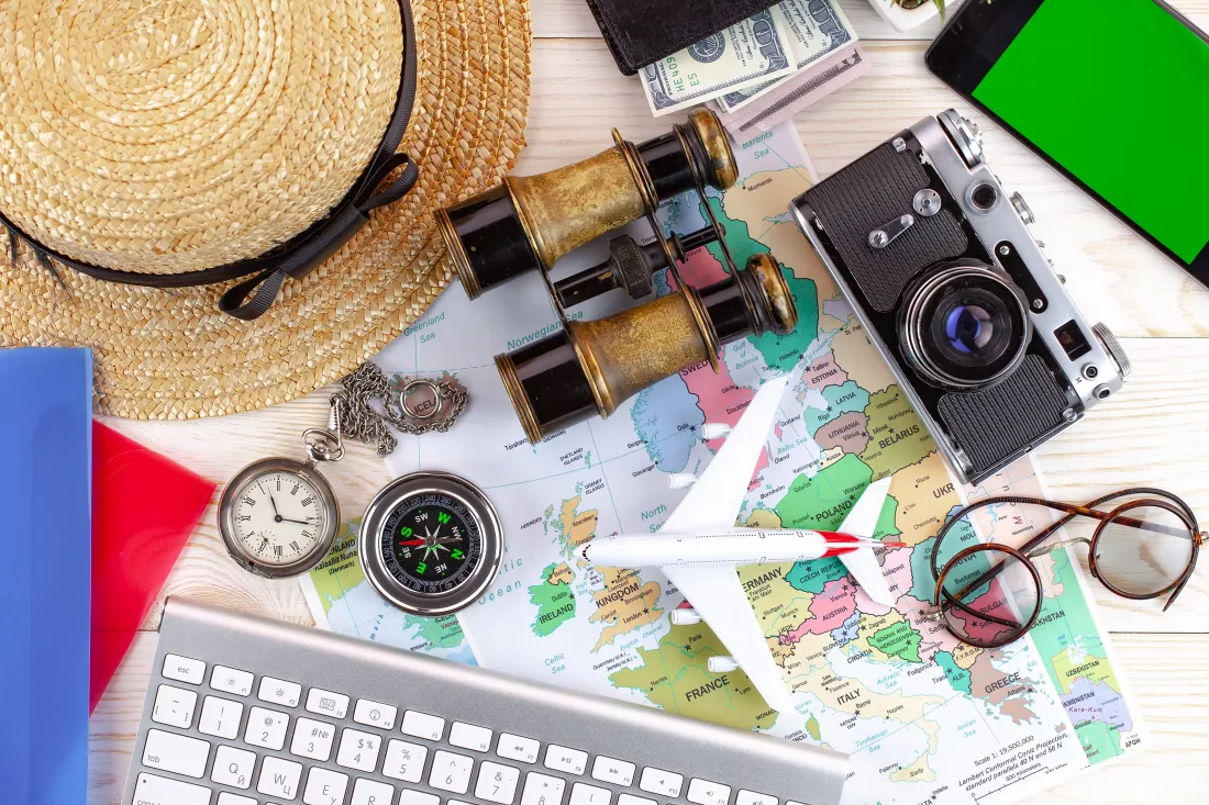 accessories-items-traveling-table-composition