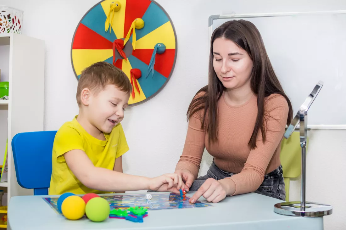 young-woman-speech-therapist-is-engaged-office-with-child