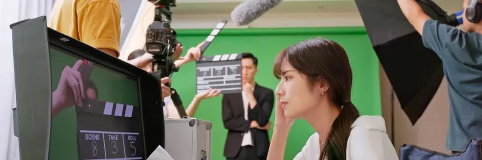 Produkcja-filmowa-i-efekty-specjalne-test-ekipa-filmowa-na-planie-z-green-screenem