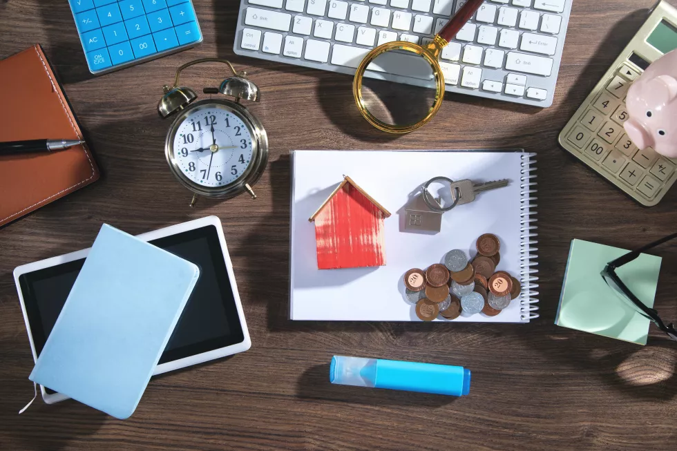 coins-house-model-keys-with-business-objects