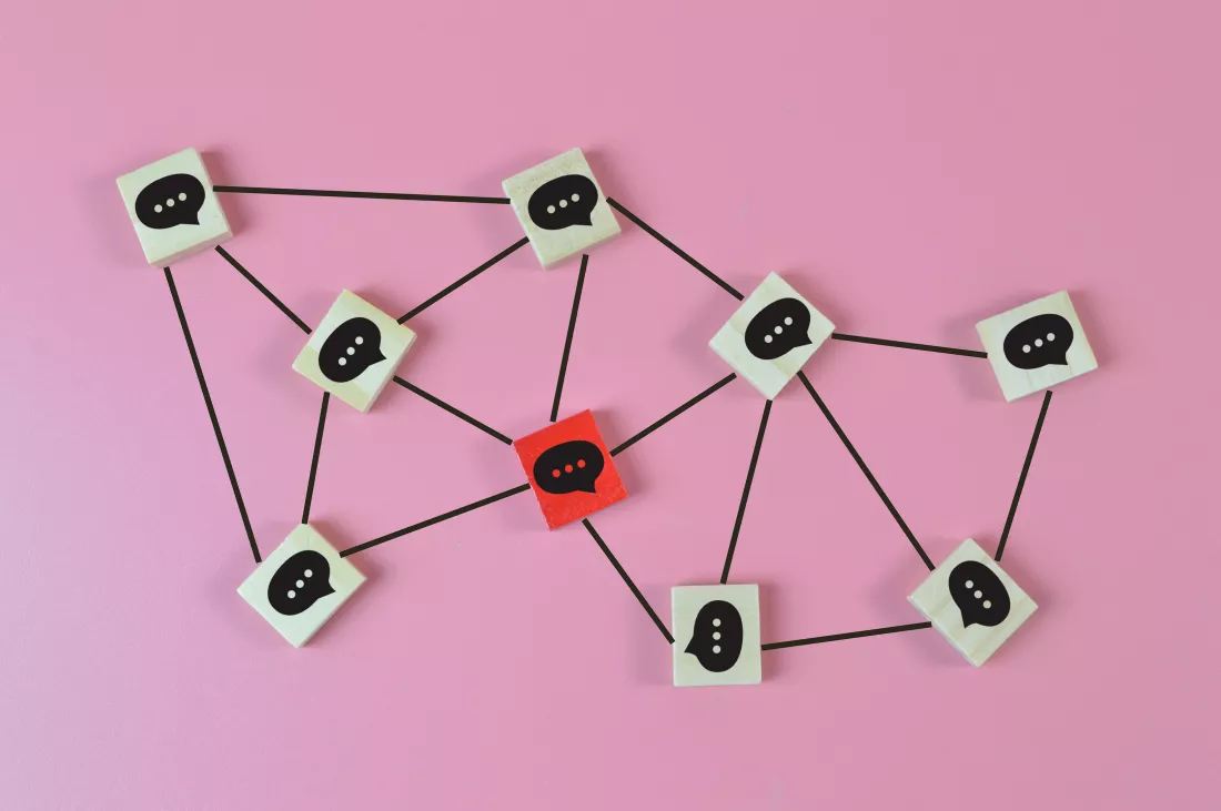wooden-block-with-speech-bubble-symbols-linked-each-others-social-networking-online-communication-concept(1)