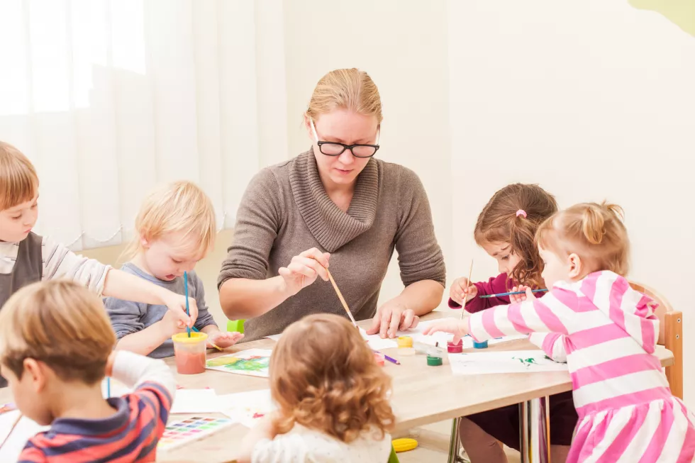 friends-sitting-table
