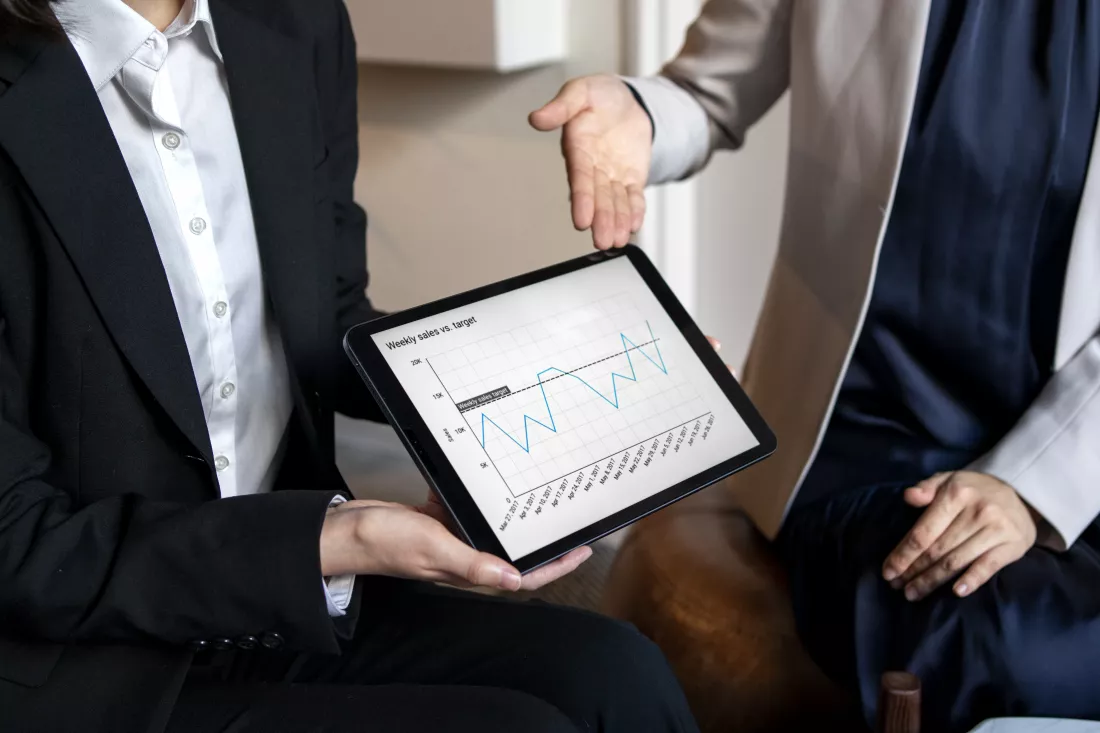 business-people-working-with-ipad-high-angle(1)