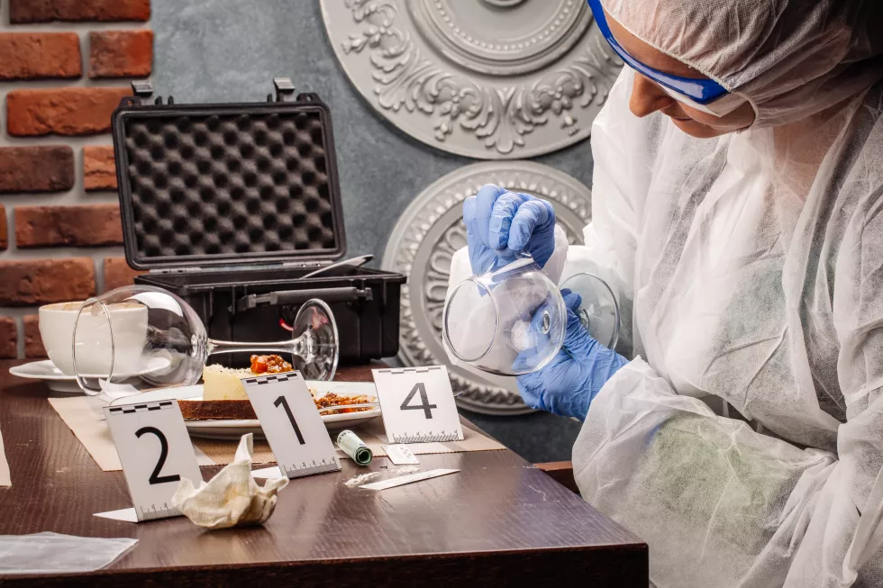 crime-scene-investigation-collecting-evidence-from-crime-scene-2
