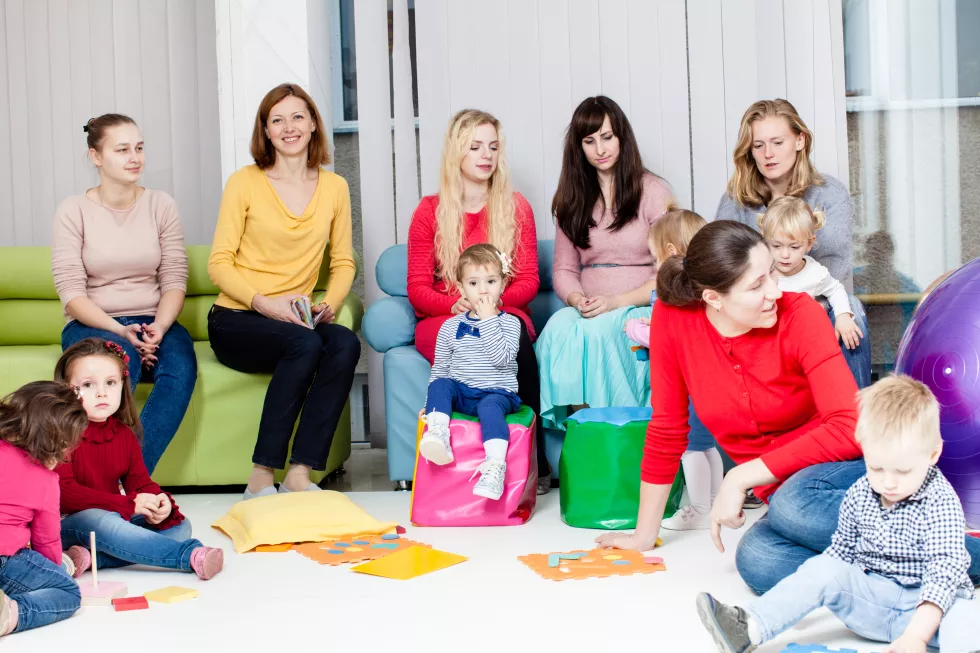 portrait-people-sitting-floor