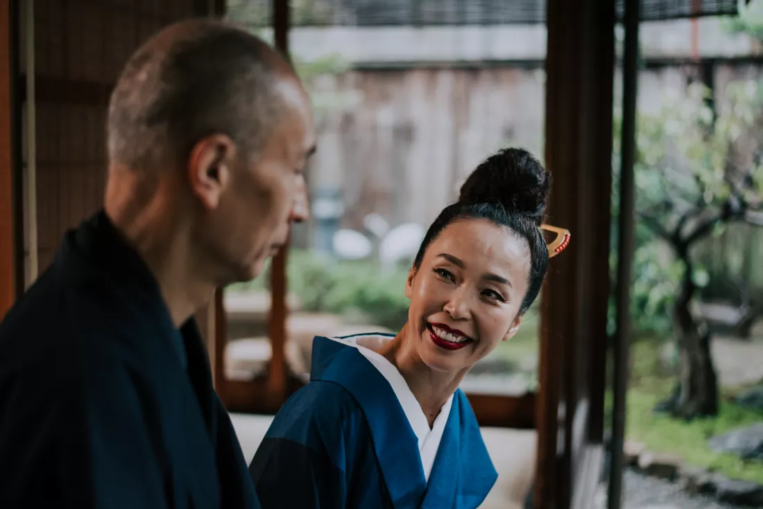smiling-woman-talking-with-man