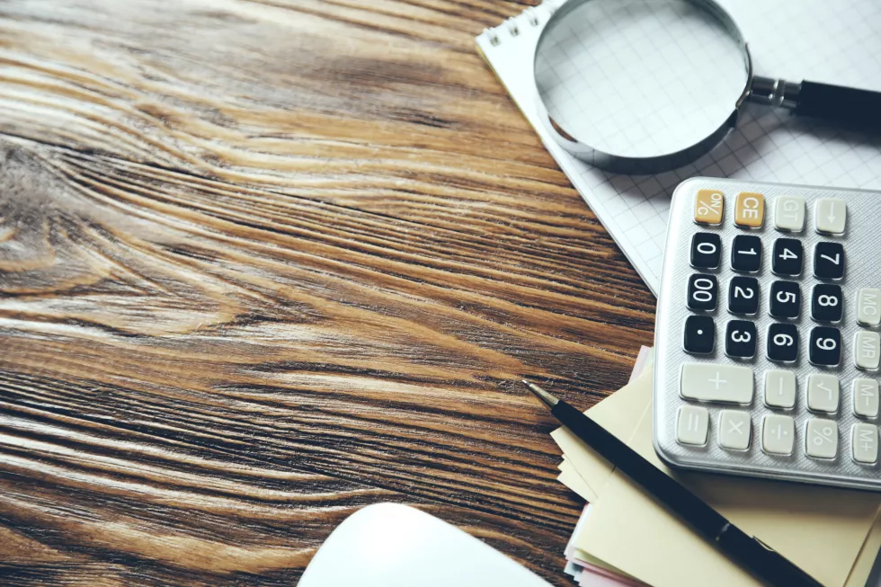 calculator-with-magnifier-table