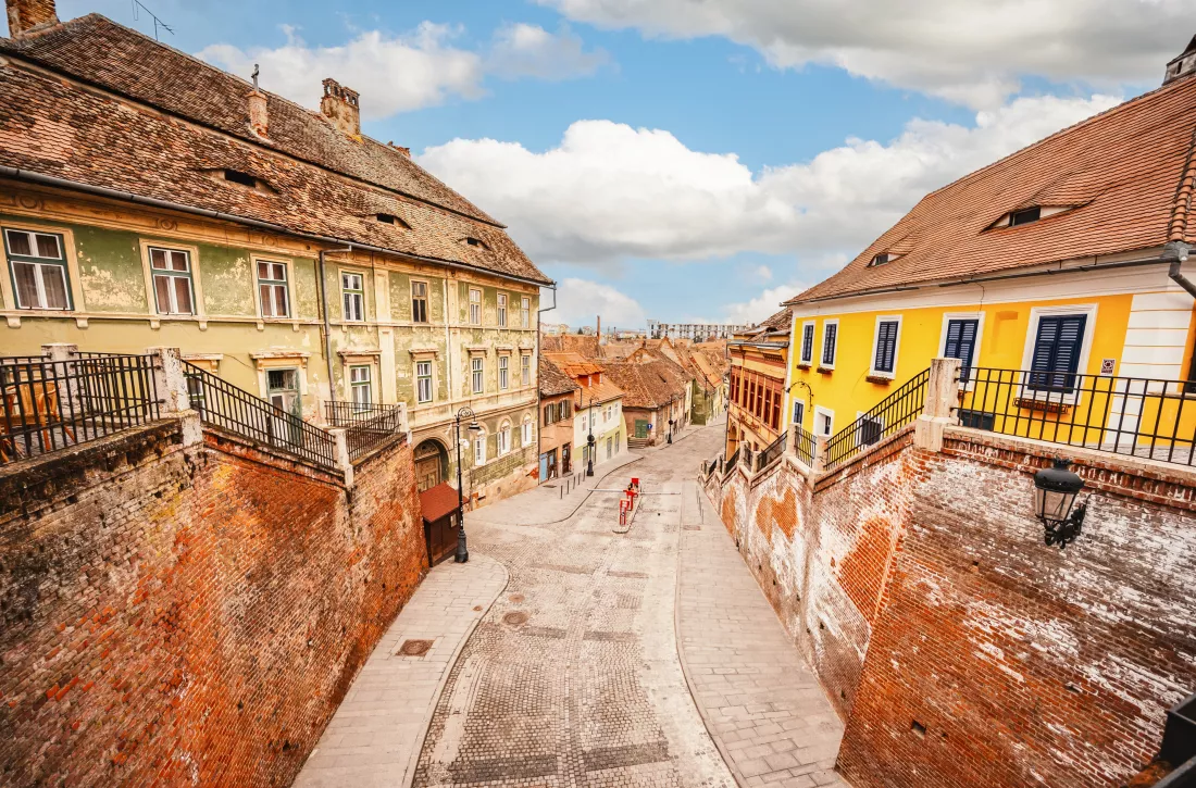 sibiu-romania-large-square-piata-mare-with-city-hall-brukenthal-palace-transylvania