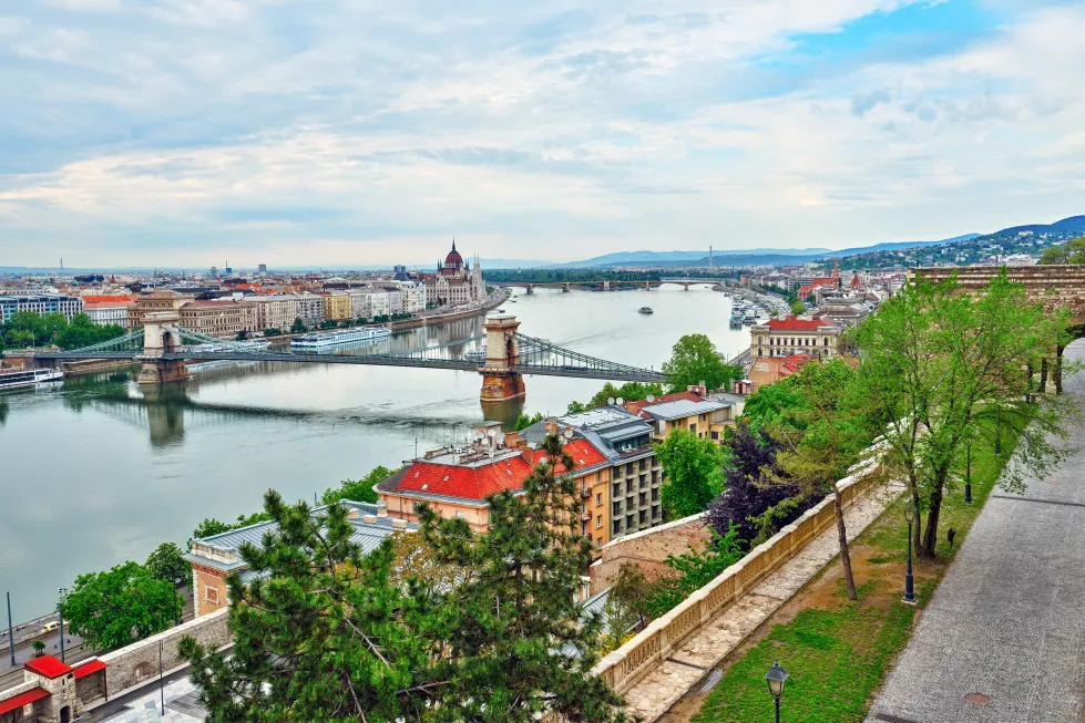 szechenyi-chain-bridge-one-most-beautiful-bridges-budapest-hungary