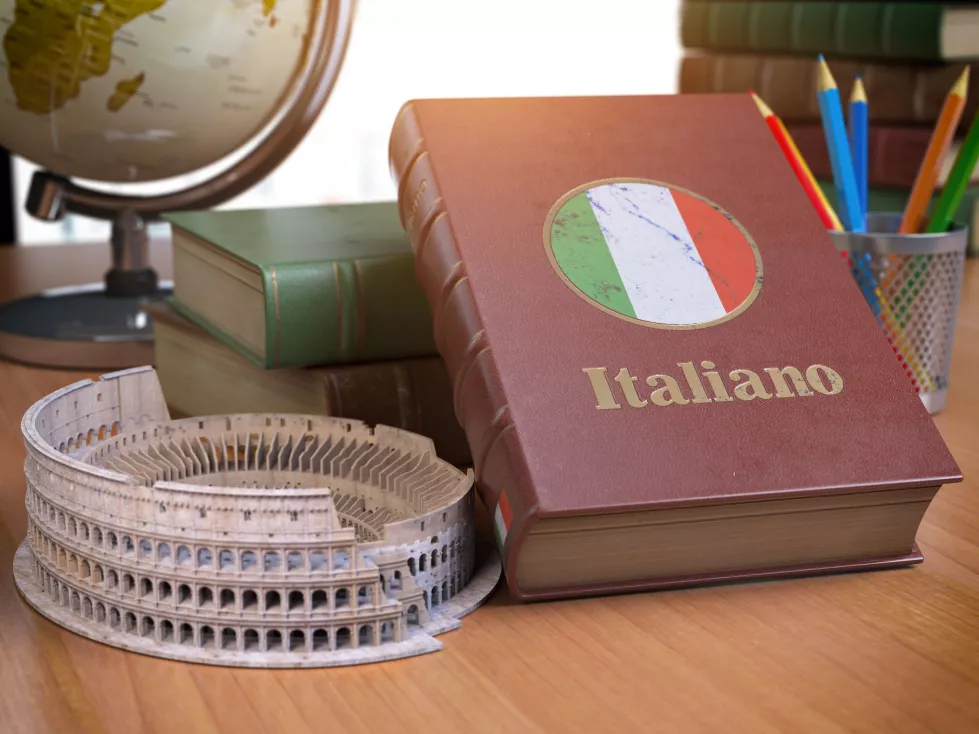 studying-learn-italian-concept-book-with-flag-italy-coliseum-table
