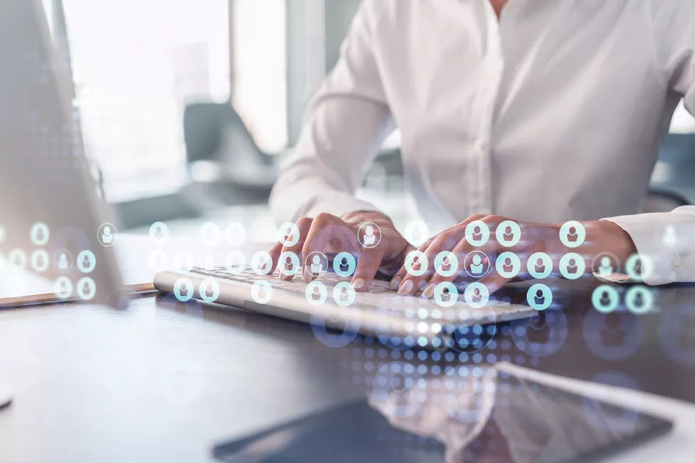 hr-woman-specialist-is-typing-keyboard-internet-find-best-candidates-create-international-network-recruitment-process-formal-wear-social-media-hologram-icons
