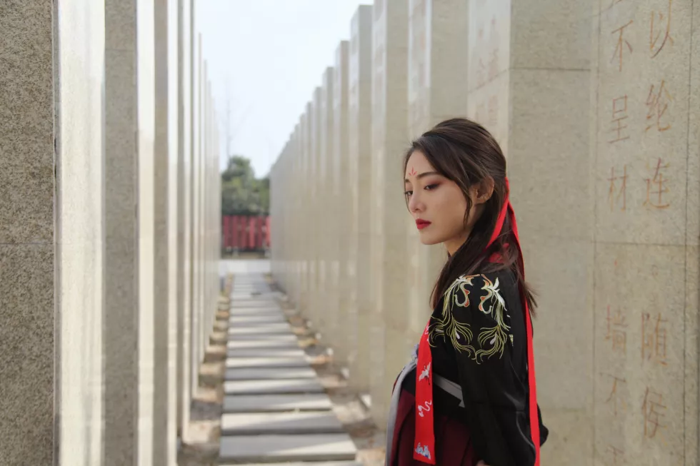 woman-traditional-clothing-looking-away
