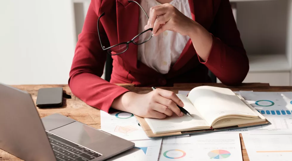 asian-businesswoman-meeting-office-taking-notes-using-tablet-office