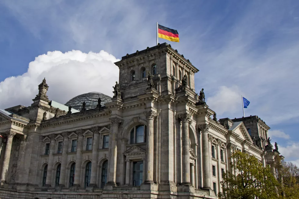 reichstag-bears-silent-witness-turbulent-history-berlin