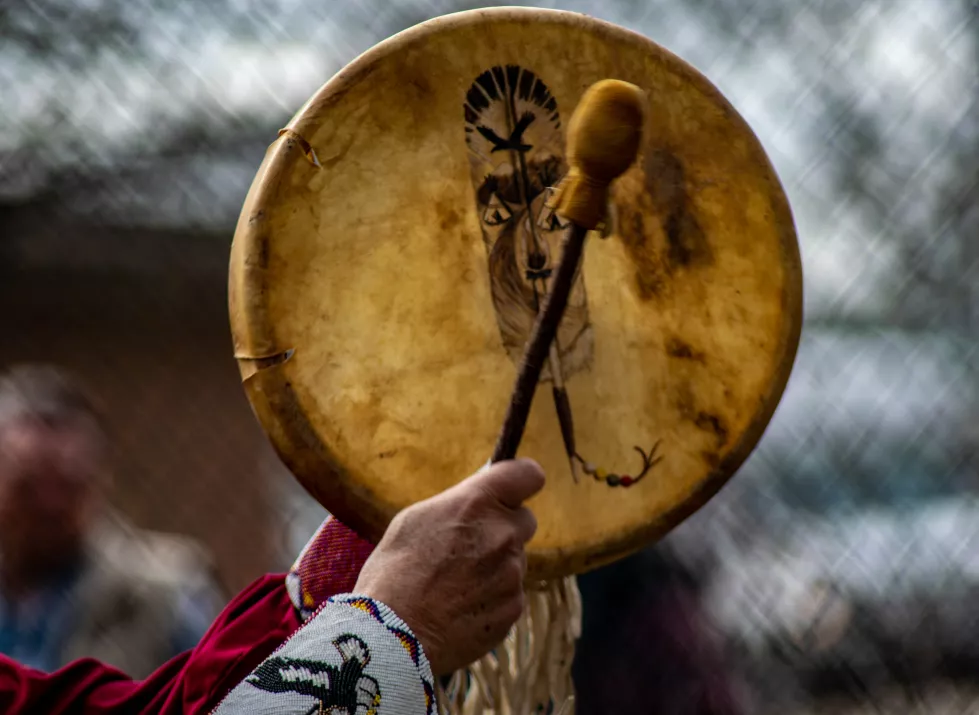 cropped-hand-person-playing-drum
