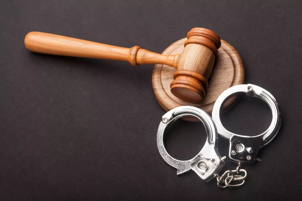 gavel-handcuffs-courtroom-arbitrate-attention-auction-bid-black