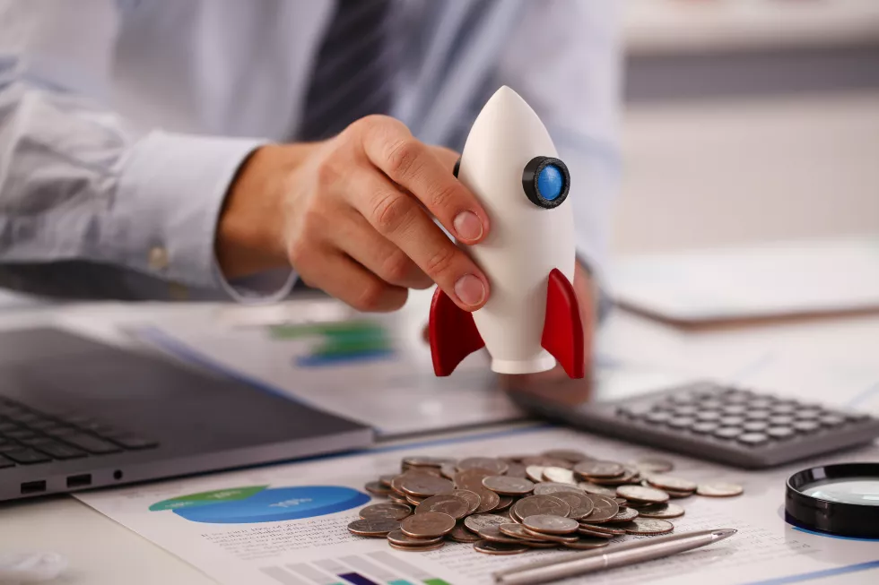 businessman-suit-hold-white-rockrt-hand