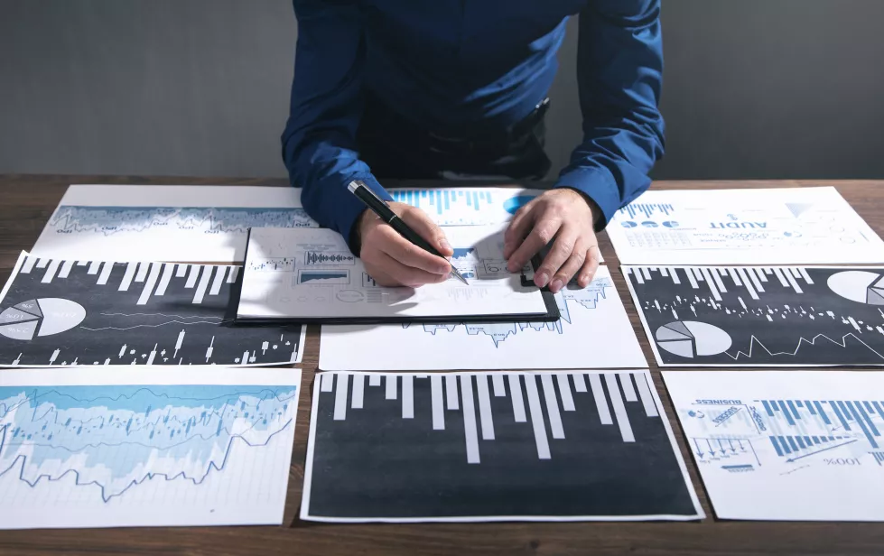 businessman-working-financial-graphs(2)