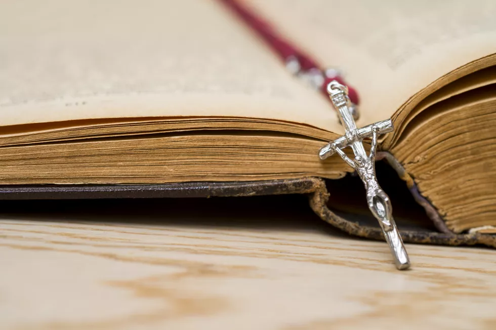 close-up-open-book-table