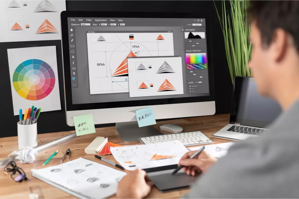 graphic-designer-drawing-sketches-logo-design