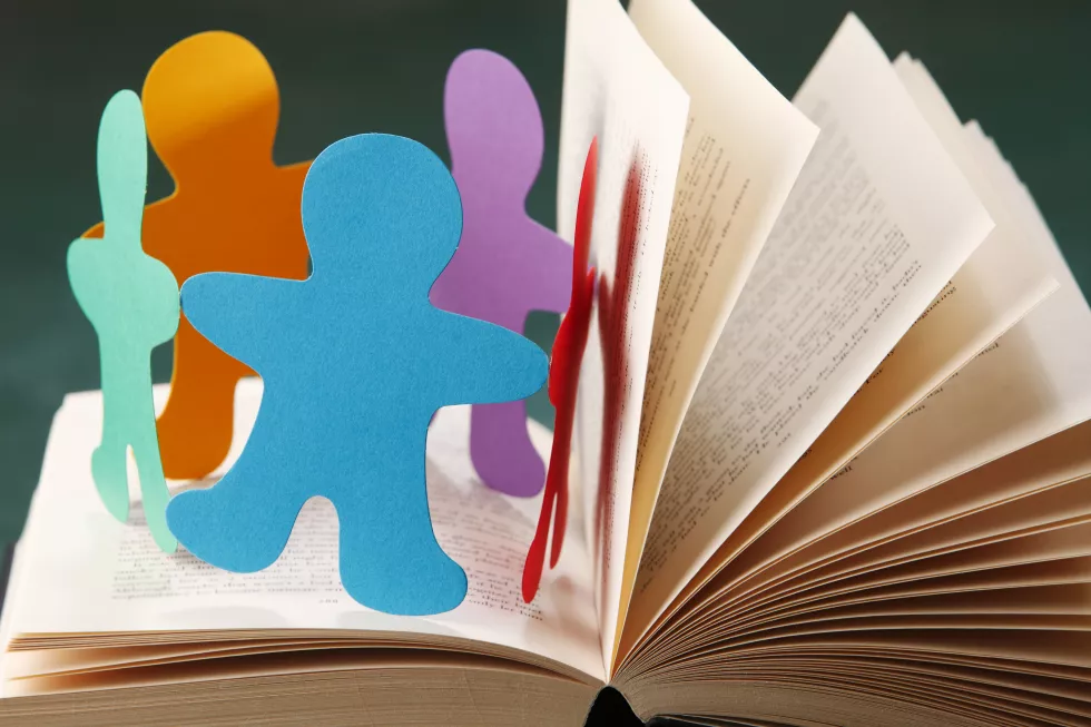 close-up-paper-team-open-book-table(2)