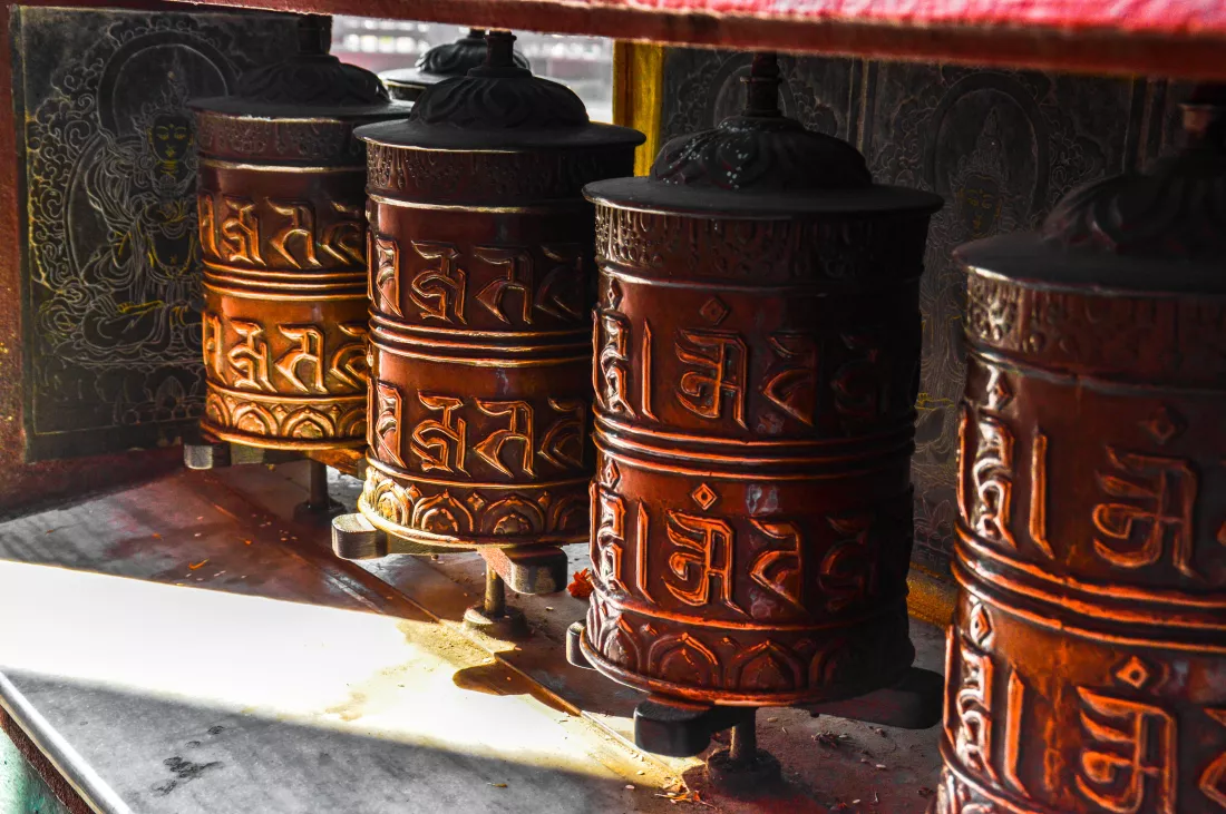 close-up-tibetan-prayer-wheel-swayambunath-temple