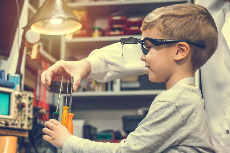 side-view-boy-with-man-laboratory