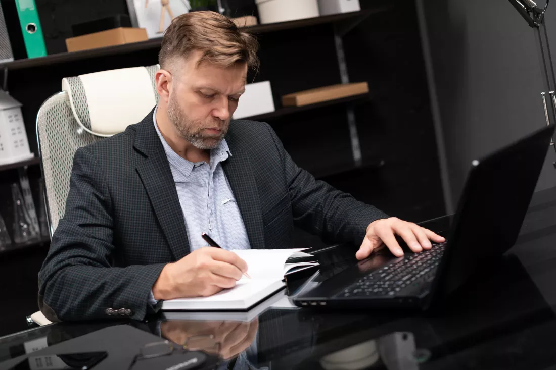 young-man-business-clothes-working-with-laptop-diary
