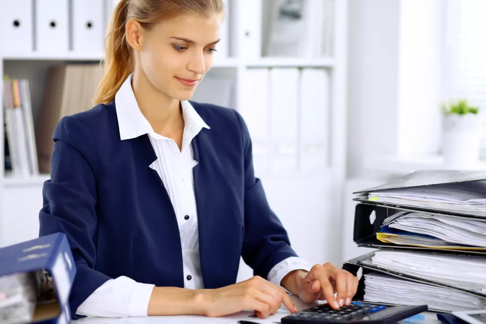modern-business-woman-confident-female-accountant-office