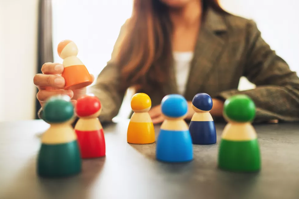 businesswoman-leader-choosing-wooden-people-figure-from-group-employees-office