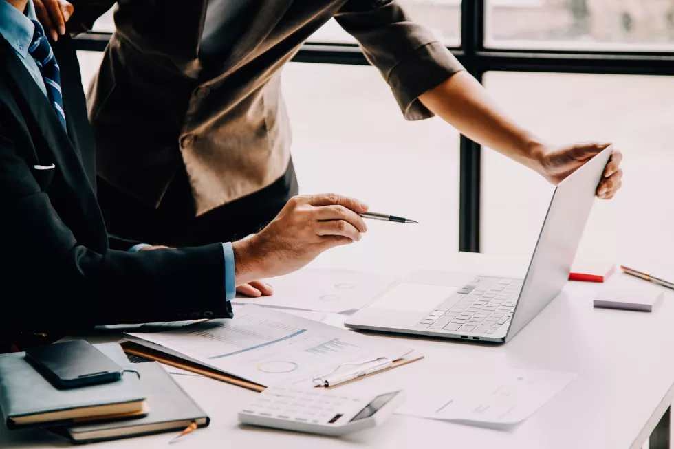 businesswoman-accountant-working-financial-investment-calculator-calculate-analyze-business-marketing-growth-financial-document-data-graph-accounting-economic-commercial-concept
